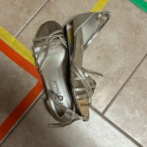 EUC Talbots gold sandals. Size 8.5.